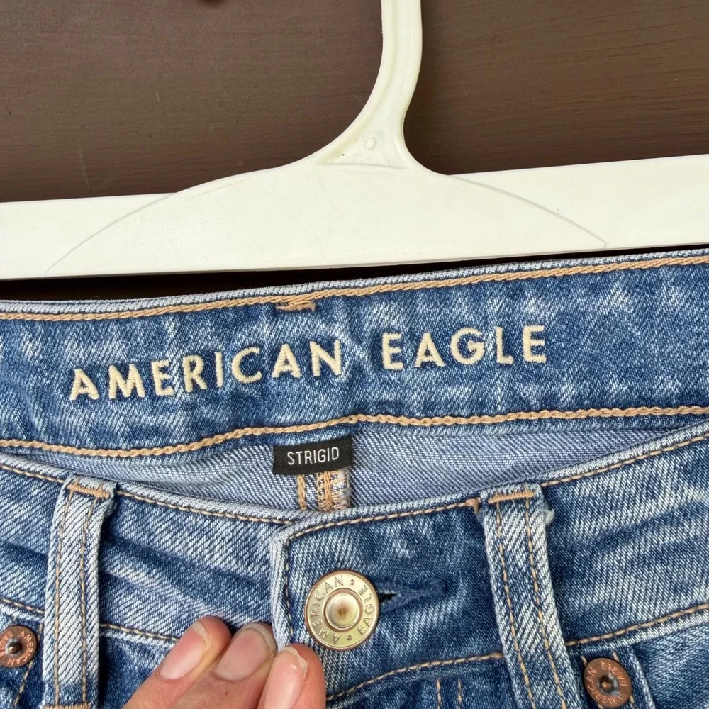 American Eagle Mom‎ Jean Women 2 Regular Blue Distressed High Waisted Strigid
